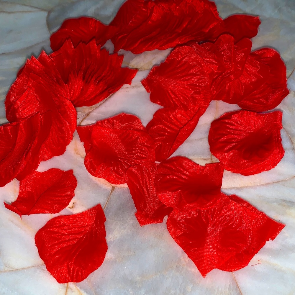 150 Piece Silky Red Rose Petals Love Romantic Artificial Party Flower Decoration